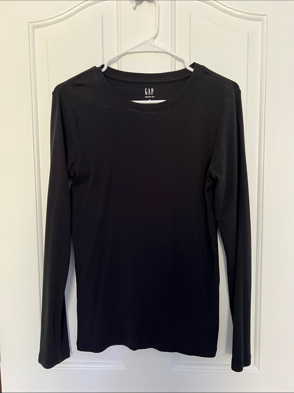 GAP Black Long-Sleeve Crewneck Tee